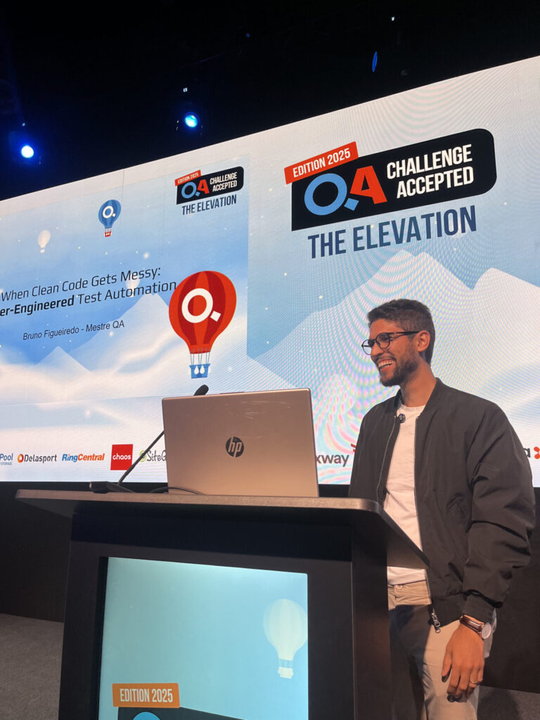 Bruno Figueiredo palestrando no QA Challenge Accepted 2025